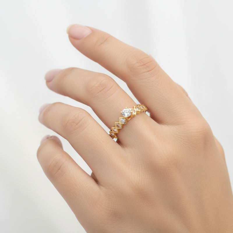 Aurora Dourada – Anel de Noivado em Ouro 18k