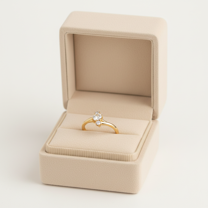 Aurora Três Luzes – Anel Solitário em Ouro 18k